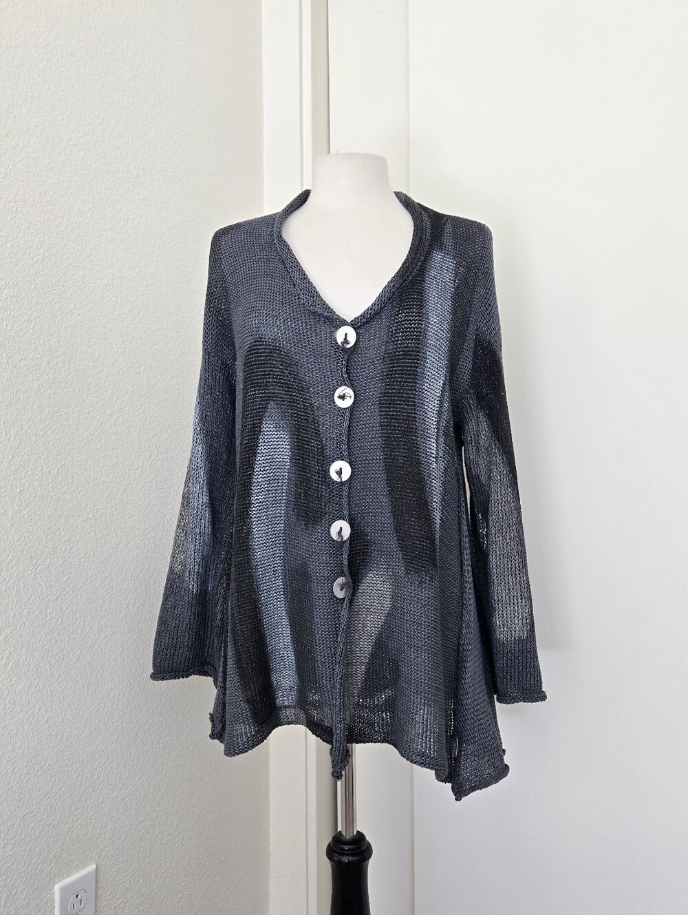 Skif Skifo V-neck Cardigan Medium Lagenlook Artsy Abstract Graphic Draped fit‎